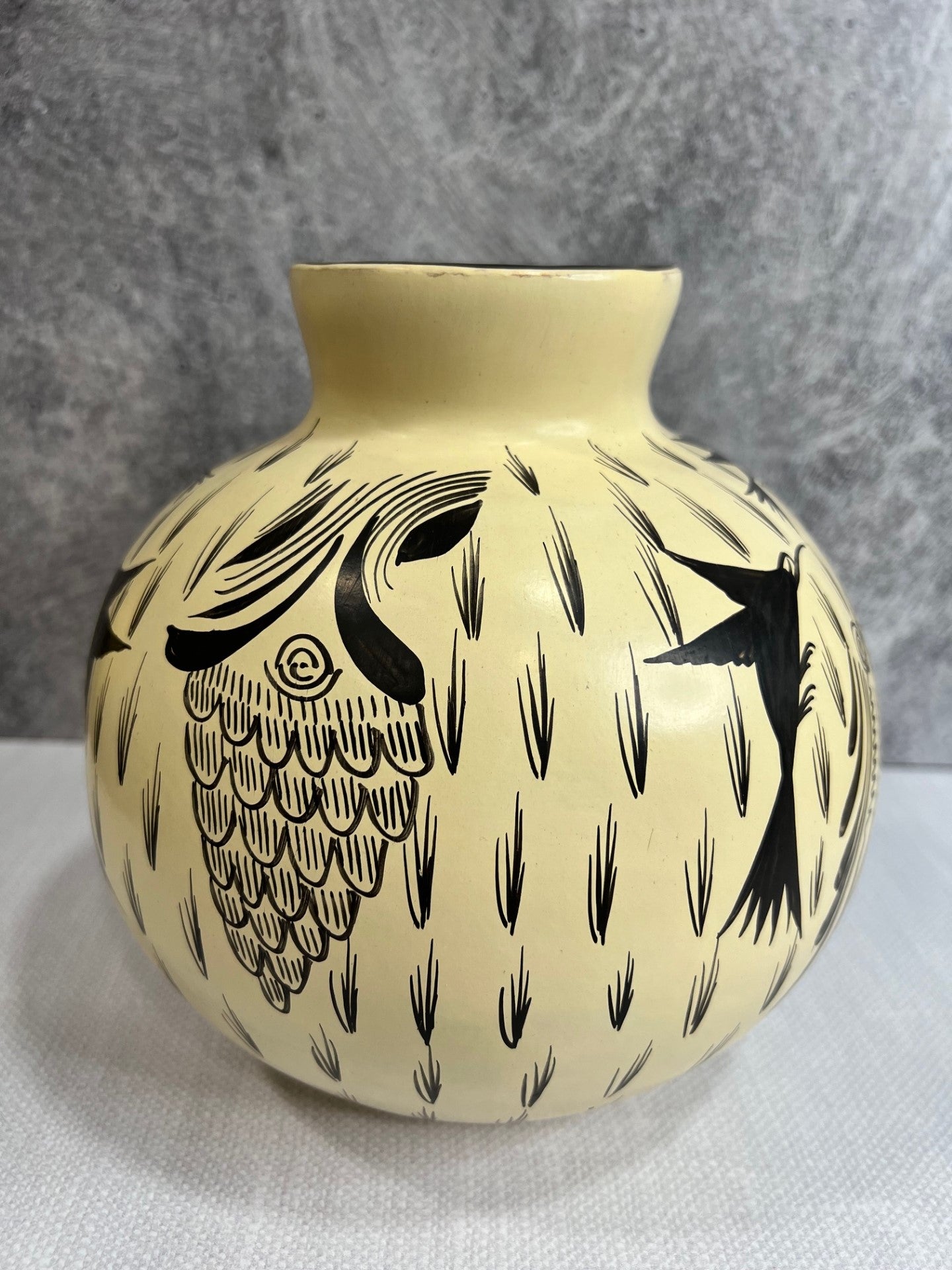 Huancito Large Round Flowers Vase - Cream