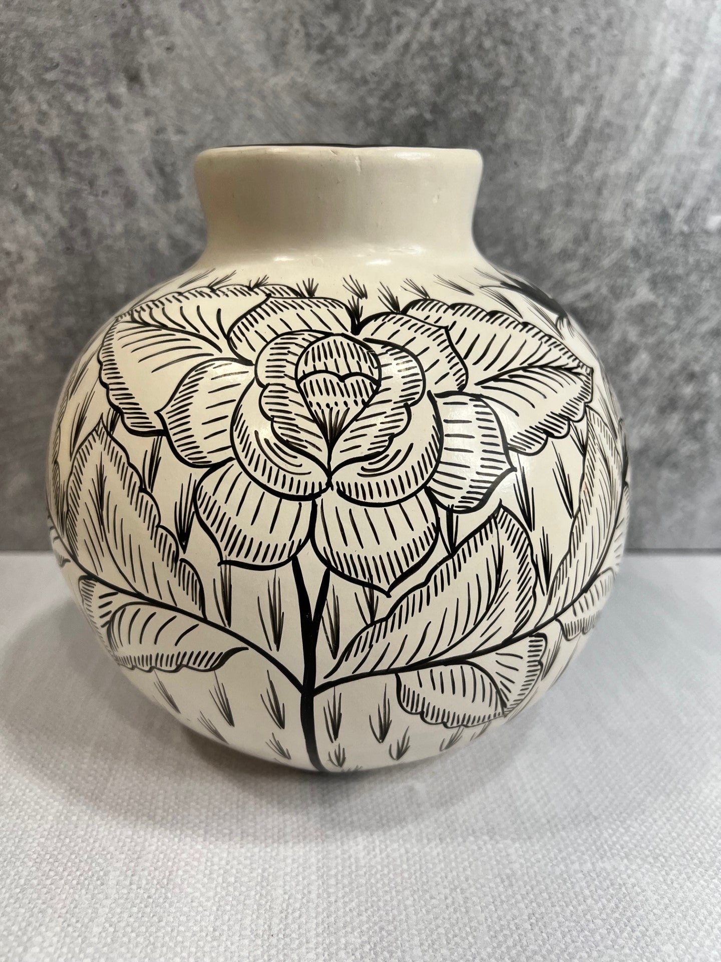 Huancito Large Round Flowers Vase - White