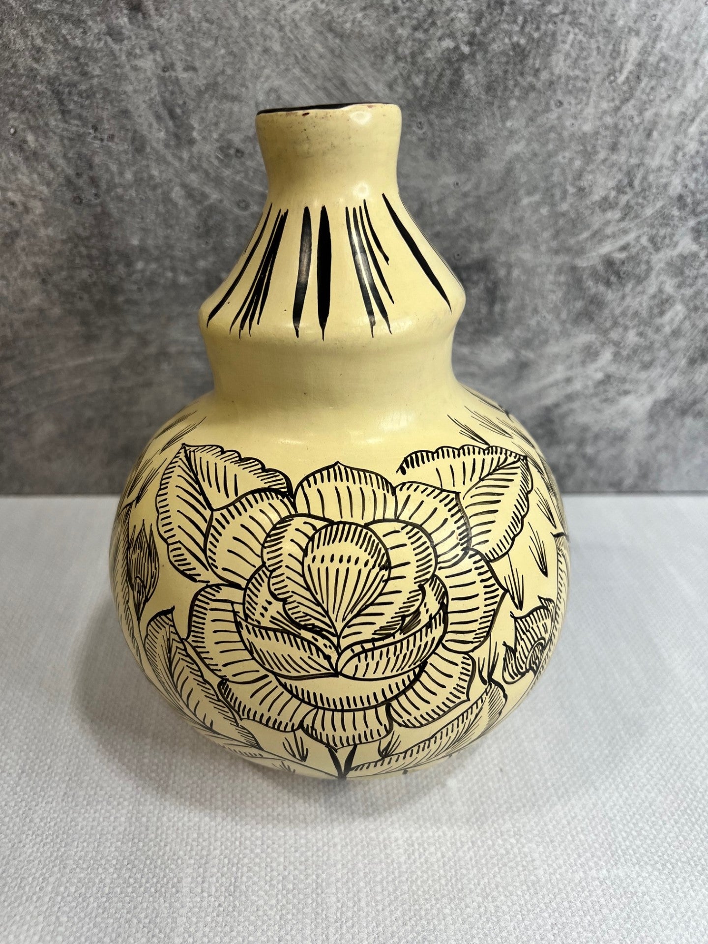 Huancito Long Spout Flowers Vase - Cream