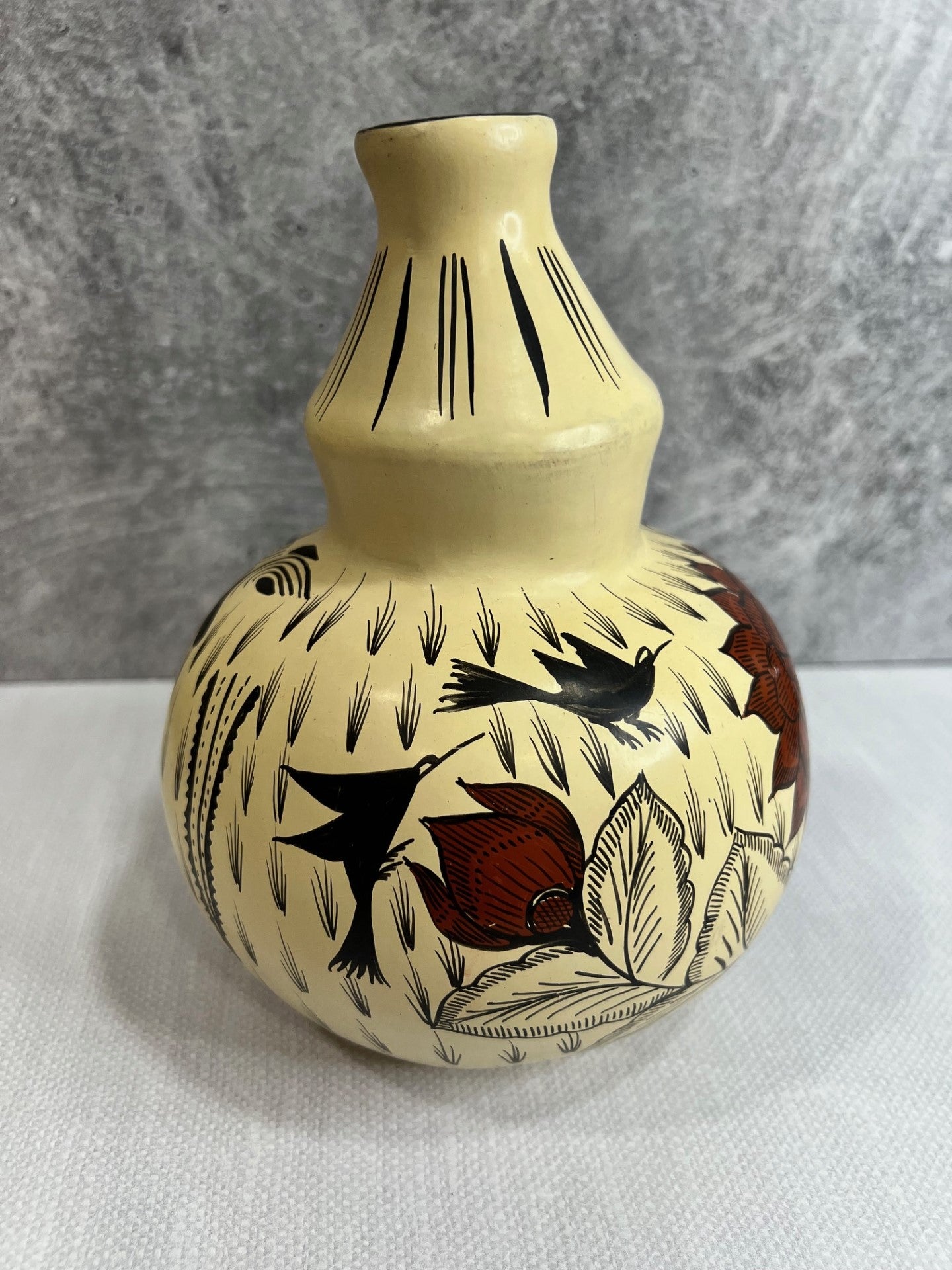 Huancito Long Spout Vase - Cream w/ Red Flowers