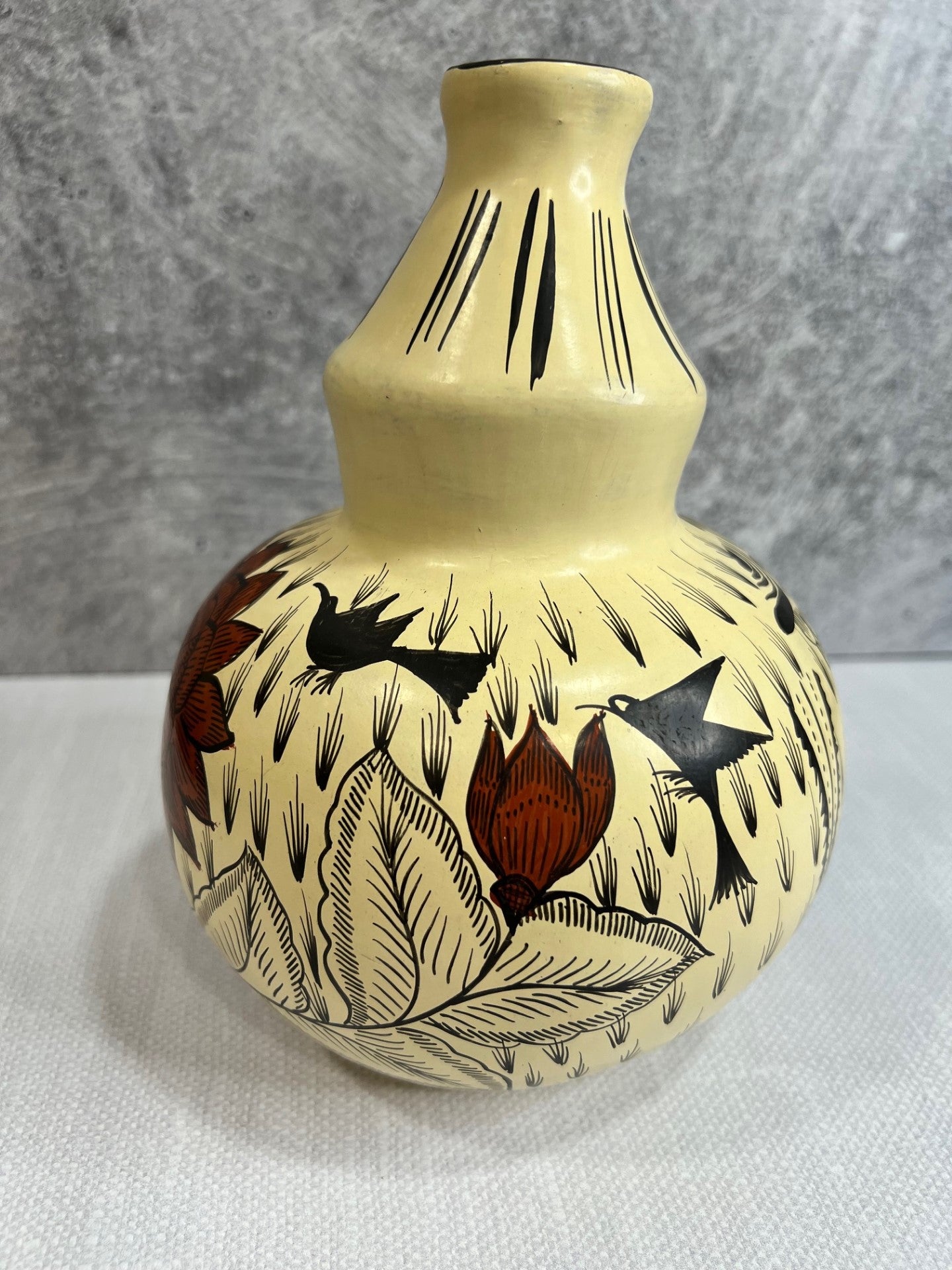 Huancito Long Spout Vase - Cream w/ Red Flowers