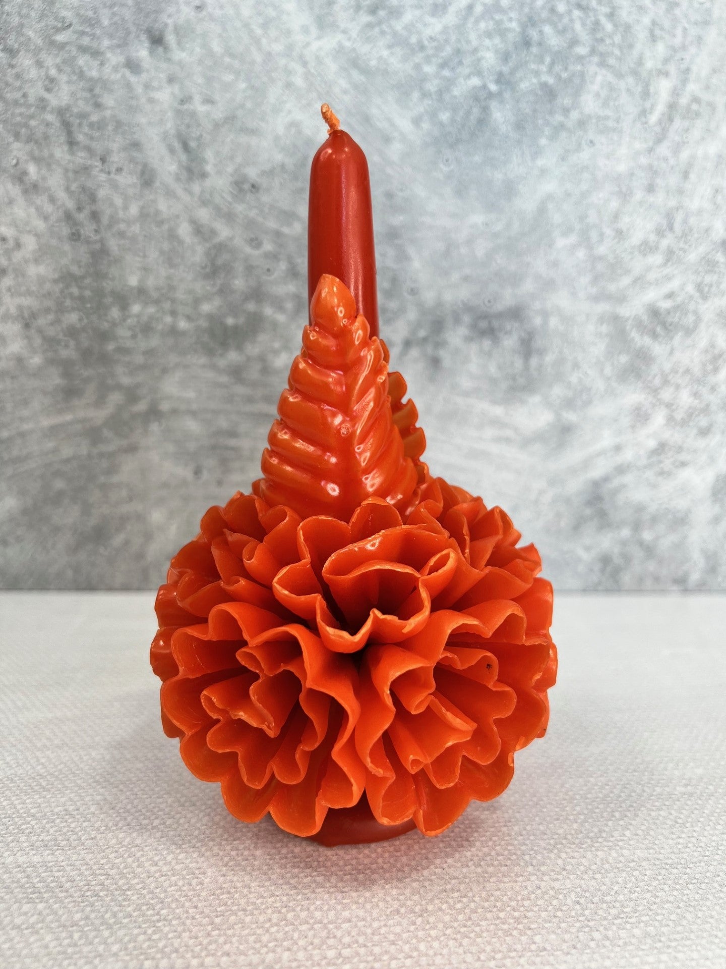 Clavel Medium 100% Beeswax Candle - Various Colors