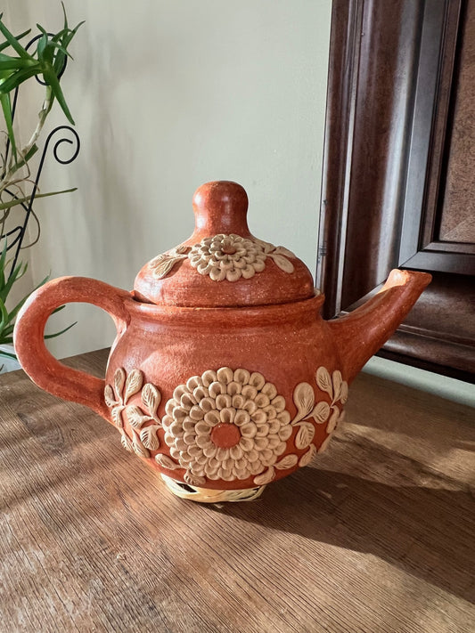 Barro Bordado Flower Tea Pot